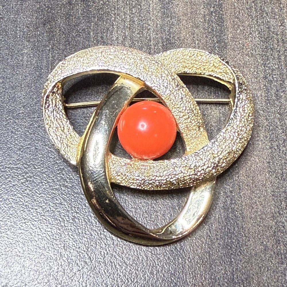 Sarah Cov Brooch‎ Orange Ball Gold Tone Textured Vintage Costume Jewelry